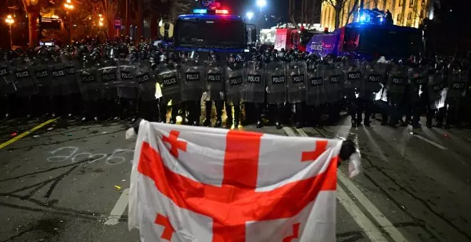 "¡No a la ley rusa!": las protestas en Georgia frenan la polémica ley de agentes extranjeros