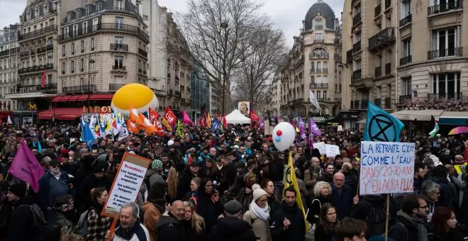 El Senado de Francia aprueba retrasar la edad de jubilación a los 64 años con la calle en pie de guerra