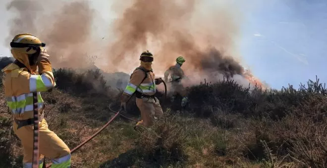 Activos tres incendios forestales en Miera y Arredondo