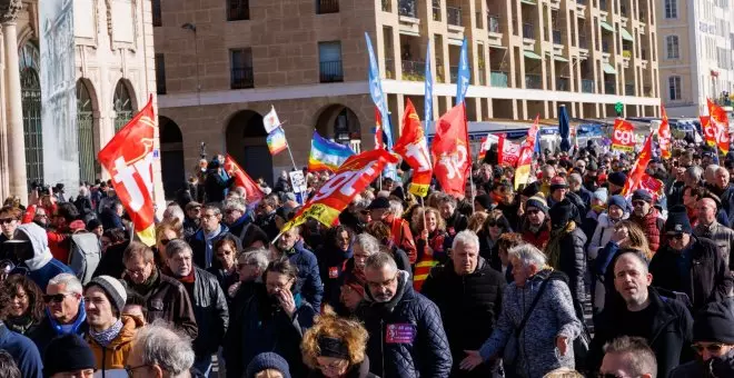 Los franceses salen por séptima vez a las calles contra la reforma de las pensiones de Macron