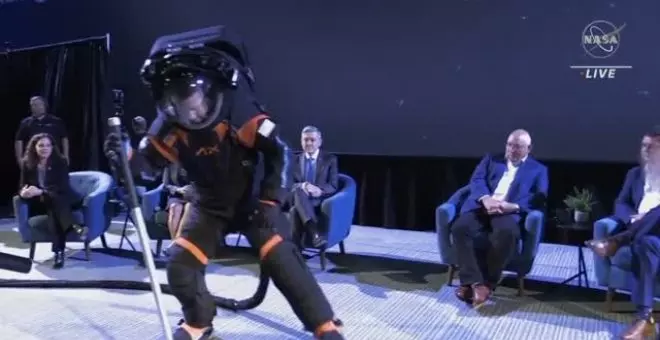 La NASA presenta los nuevos trajes de sus astronautas