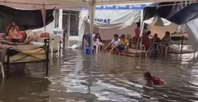 Los supervivientes del terremoto de Ecuador, ahora afectados por graves inundaciones