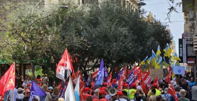 La marea blanca toma las calles de las capitales de Canarias en defensa de la sanidad pública