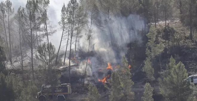 El incendio de Castelló sigue en situación crítica, en Asturias se reducen a seis los focos y Catalunya alerta de tres fuegos