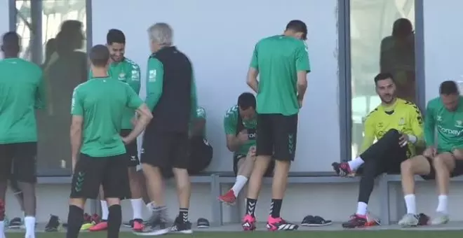 El Betis sigue preparando el partido de este domingo en el Metropolitano