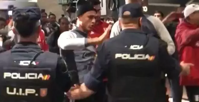 Los jugadores de la selección de Perú y la Policía Nacional protagonizan un altercado en Madrid