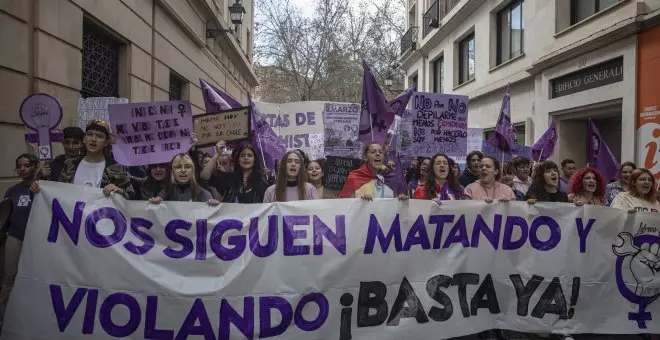 Hospitalizan a una menor tras saltar por el balcón para huir de su expareja en Málaga