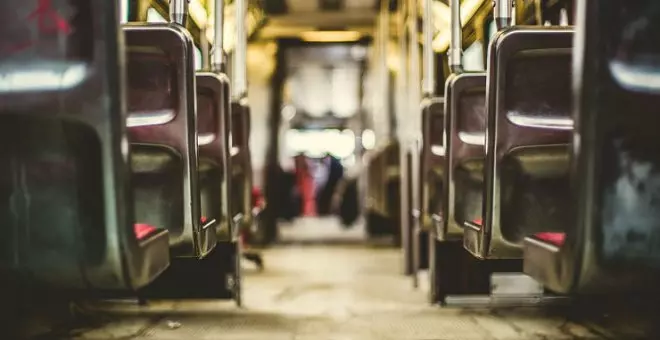 El primer autobús sin conductor en tráfico abierto tuvo una colisión por alcance