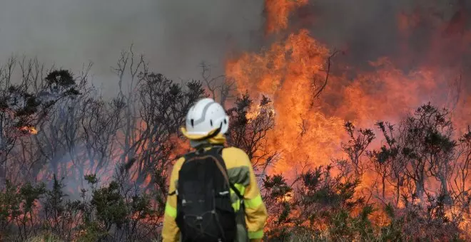 Los incendios golpean España: 6.100 hectáreas arrasadas en Castelló y Lugo y un centenar de focos activos en Asturias