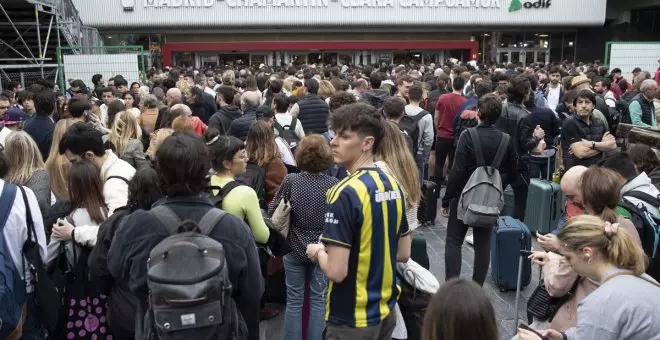 Una avería suspende durante casi dos horas la circulación del AVE en la estación de Chamartín en plena 'operación salida'