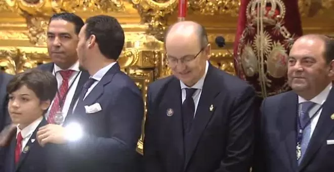 Castro y Monchi presiden la tradicional ofrenda floral al Cristo de la Sed y la Virgen de la Consolación