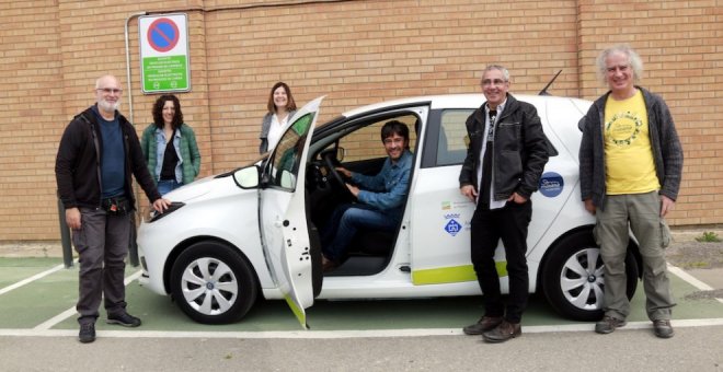 El precio elevado y una red deficiente de puntos de recarga frenan la expansión del coche eléctrico en Catalunya