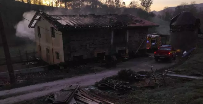 Un incendio calcina una vivienda en Cabezón de la Sal