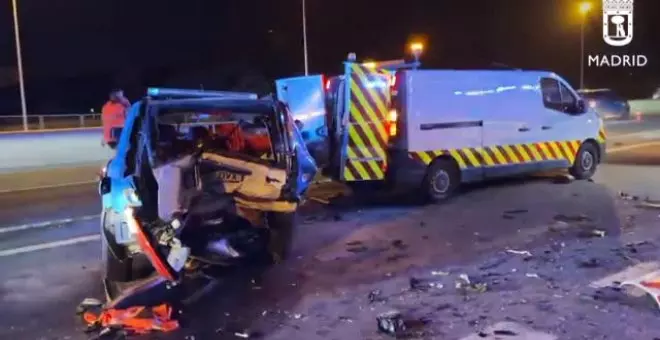 Heridos varios operarios de carretera al chocar un coche contra dos vehículos en la A4 de Madrid