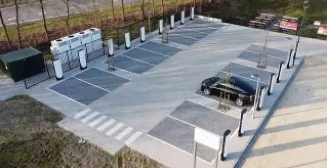 Tesla abre su primera estación de supercargadores V4 a los coches eléctricos de todas las marcas