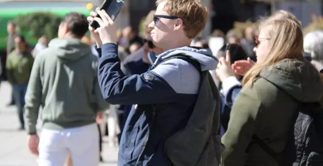 Un filtre d'Instagram permet eliminar la polèmica lona publicitària de la Catedral de Barcelona