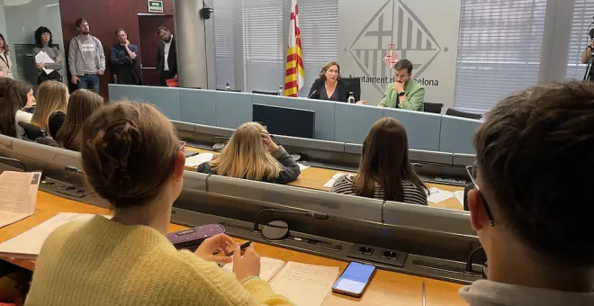 Ada Colau respon les preguntes d'una quarantena d'alumnes sobre els grans temes de la ciutat