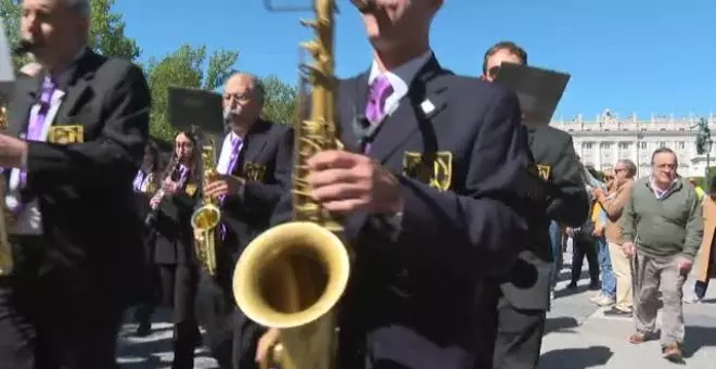 Más de 20 bandas música recorren las calles para reivindicar más apoyo y visibilidad