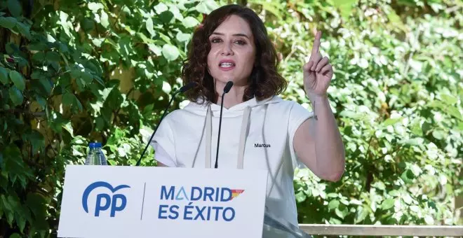 La Junta Electoral de Madrid obliga a Ayuso a quitar su foto de los folletos del PP para informar sobre el voto por correo