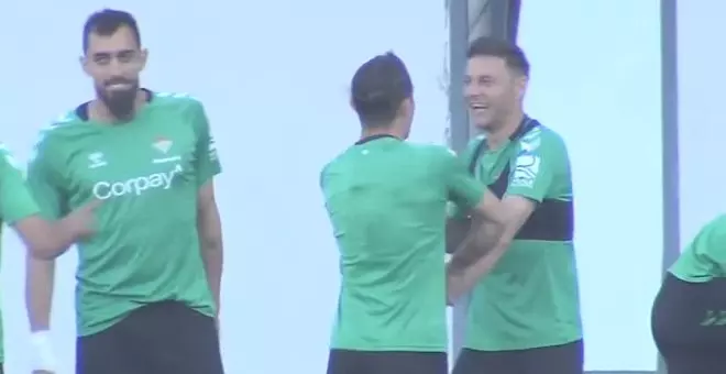 Joaquín protagoniza el primer entrenamiento del Betis tras anunciar su retirada