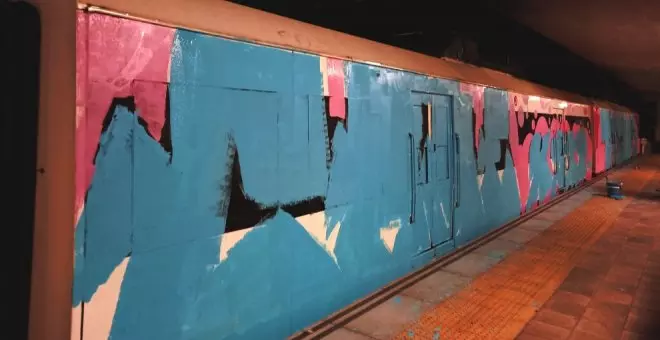 Dos jóvenes por pintan vagones de tren en Santander y se resisten a la Policía