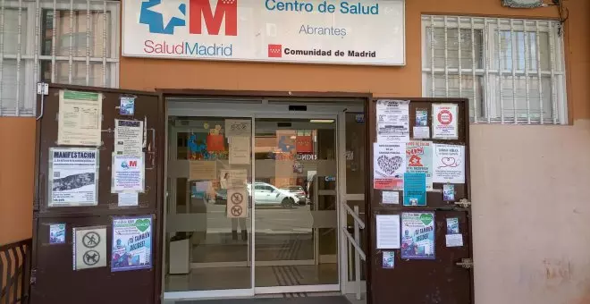 Ayuso condena a un centro de salud de Carabanchel a abrir cada tarde sin ningún médico de los ocho adjudicados