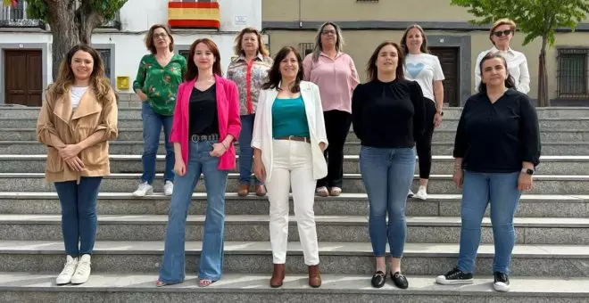 Mujeres que llenan candidaturas de pueblos, en la izquierda, frente a listas solo de hombres, especialmente por la derecha