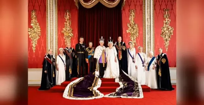 La monarquía británica publica los retratos oficiales de la Familia Real