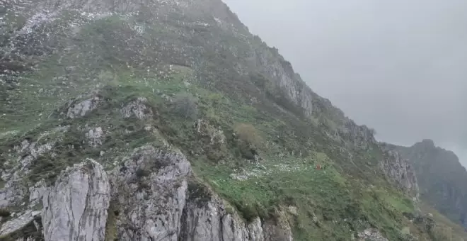 Rescatan a una senderista cántabra tras sufrir una caída cuando hacía una ruta en Asturias