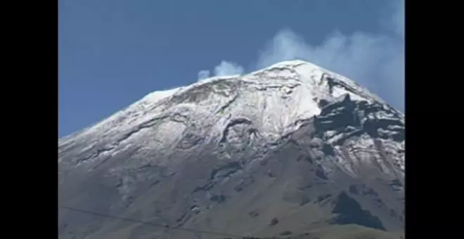 "Popocatépetl" vuelve a erupcionar...su corazón aún late por su amada dormida "Iztaccíhuatl"