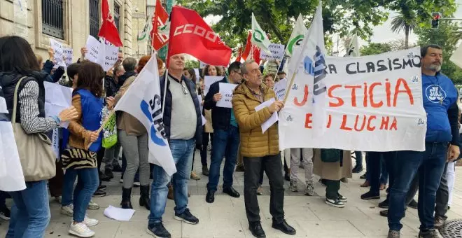 El personal de Justicia de Cantabria se concentra ante Hacienda en su segundo día de huelga