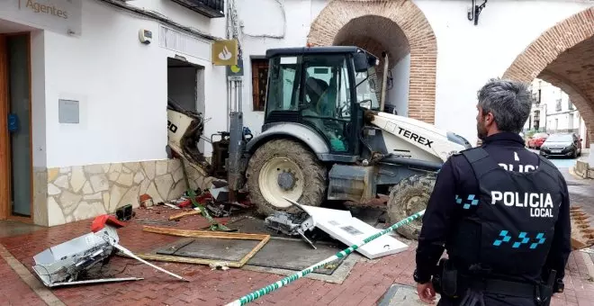 Intentan robar el cajero automático de un pueblo de Toledo con una retroexcavadora, se busca a los ladrones