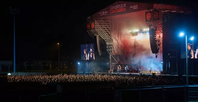 Marea reunió a 7.500 personas en Torrelavega para celebrar su 25 aniversario con la gira 'Sin riendas'