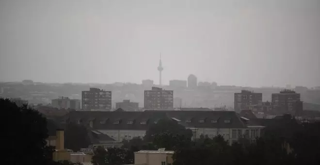 Una fuerte tormenta en Madrid provoca inundaciones en varias líneas de Metro y cortes de carreteras