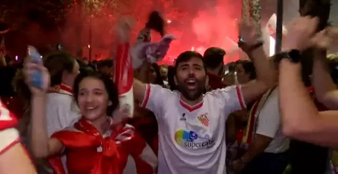 La marea sevillista invade las calles para celebrar la Europa League