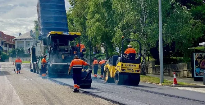 El Ayuntamiento asfalta y mejora la señalización en la calle Emilio Díaz Caneja