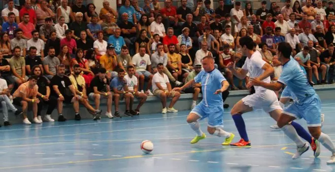 Lleno en el pabellón de San Vicente de la Barquera en la fase de ascenso a Segunda B