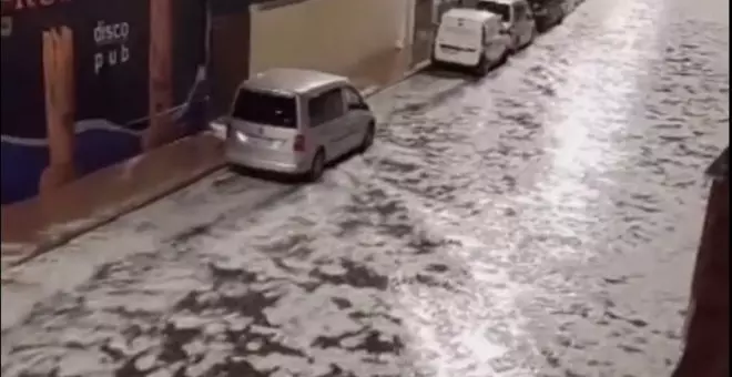 Ríos de hielo y agua en la localidad toledana de Sonseca, tras veinte minutos de intensa granizada