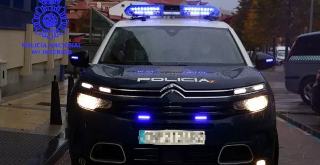 Detenidos dos jóvenes por robar en un supermercado de Torrelavega y agredir al vigilante y a un policía