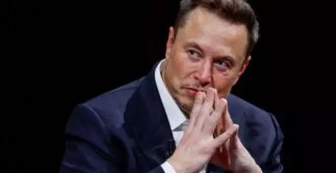 A Elon Musk le da igual pifiarla de nuevo e insiste en la llegada inminente de la conducción autónoma