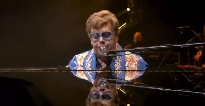 Elton John pone fin a su carrera en los escenarios ante 30.000 personas en Estocolmo