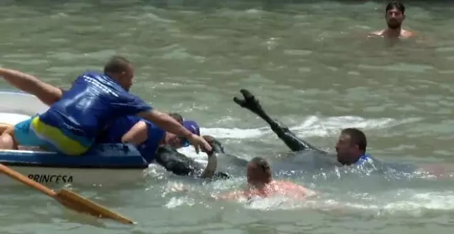 Un toro muere ahogado en los bous a la mar de Denia (Alicante)