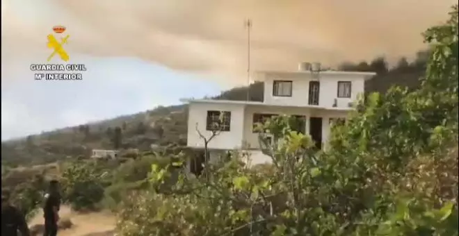 El fuego obliga a desalojar a 4.000 personas en La Palma