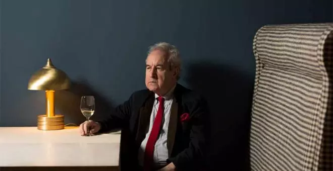 John Banville: "La muerte me parece algo muy aburrido"