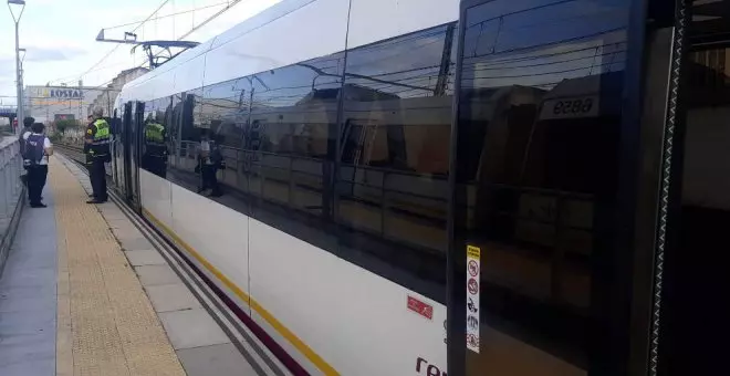 Un fallo en la catenaria en Puente San Miguel afecta a la circulación de diez trenes