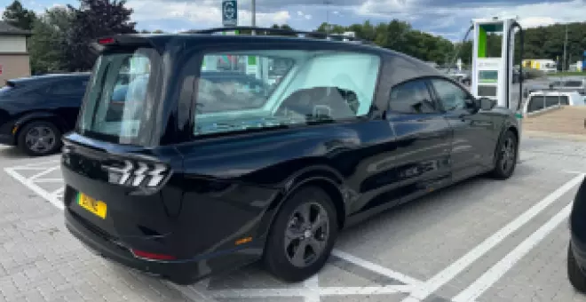 Así luce el Ford Mustang Mach-E convertido en coche fúnebre