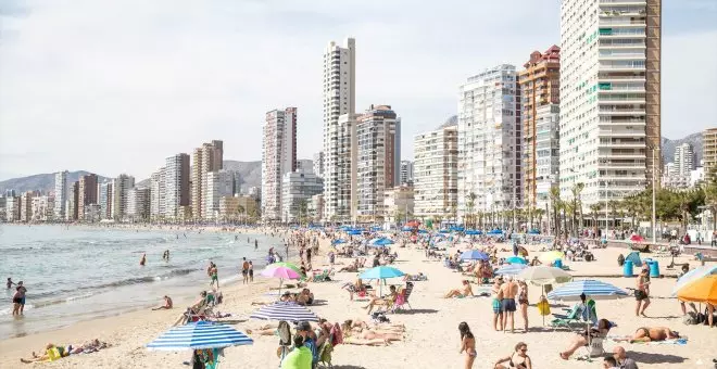 ¿Se puede reservar sitio en la playa? Esto es lo que dice la ley