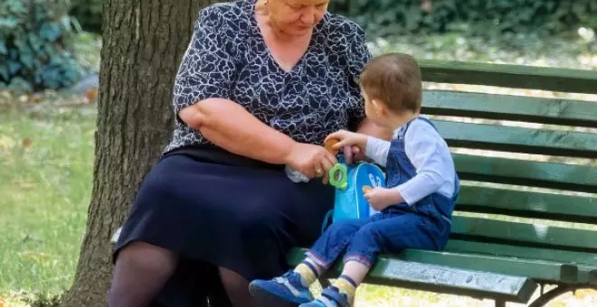 Casi la mitad de las personas mayores reconocen la existencia del "abuelo esclavo"