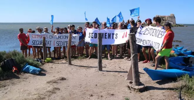 Una acció ecologista denúncia la regressió i l'enfonsament del Delta de l'Ebre