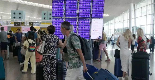 Els vigilants de l'aeroport del Prat negocien millores a contrarellotge per evitar la vaga